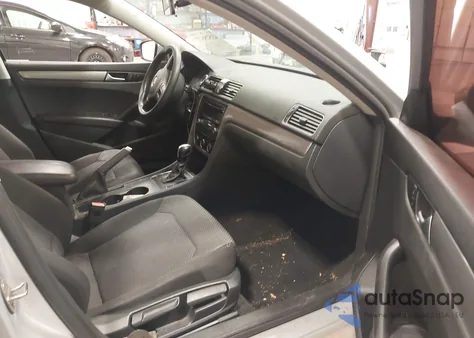 2015 Volkswagen Passat 1.8T S из США, поврежденный, VIN 1VWAS7A31FC102749